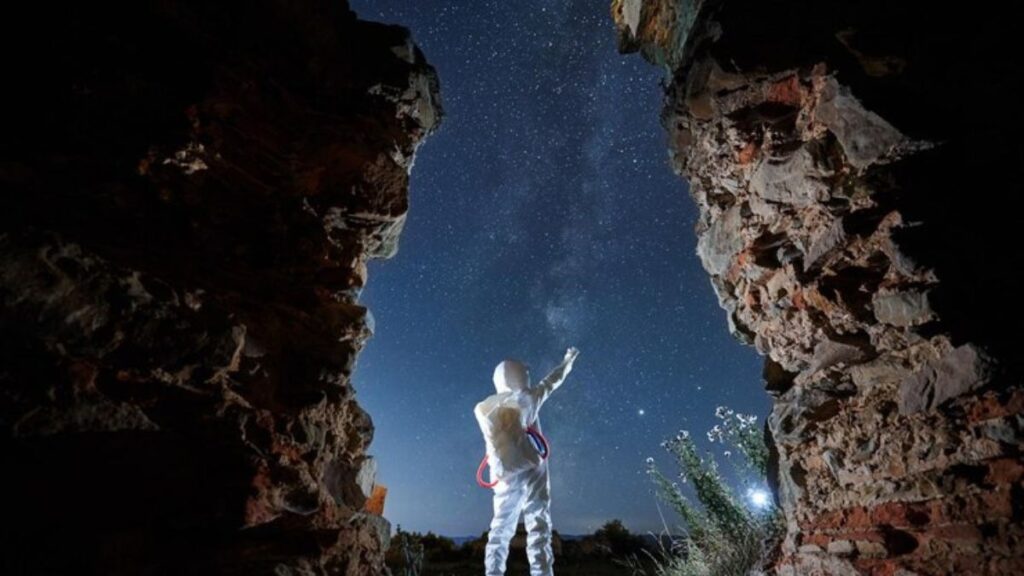 Comellsm the starse with e: Exploring the Wonders of Comets